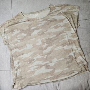 💐 Gap Camo Linen Blend Top